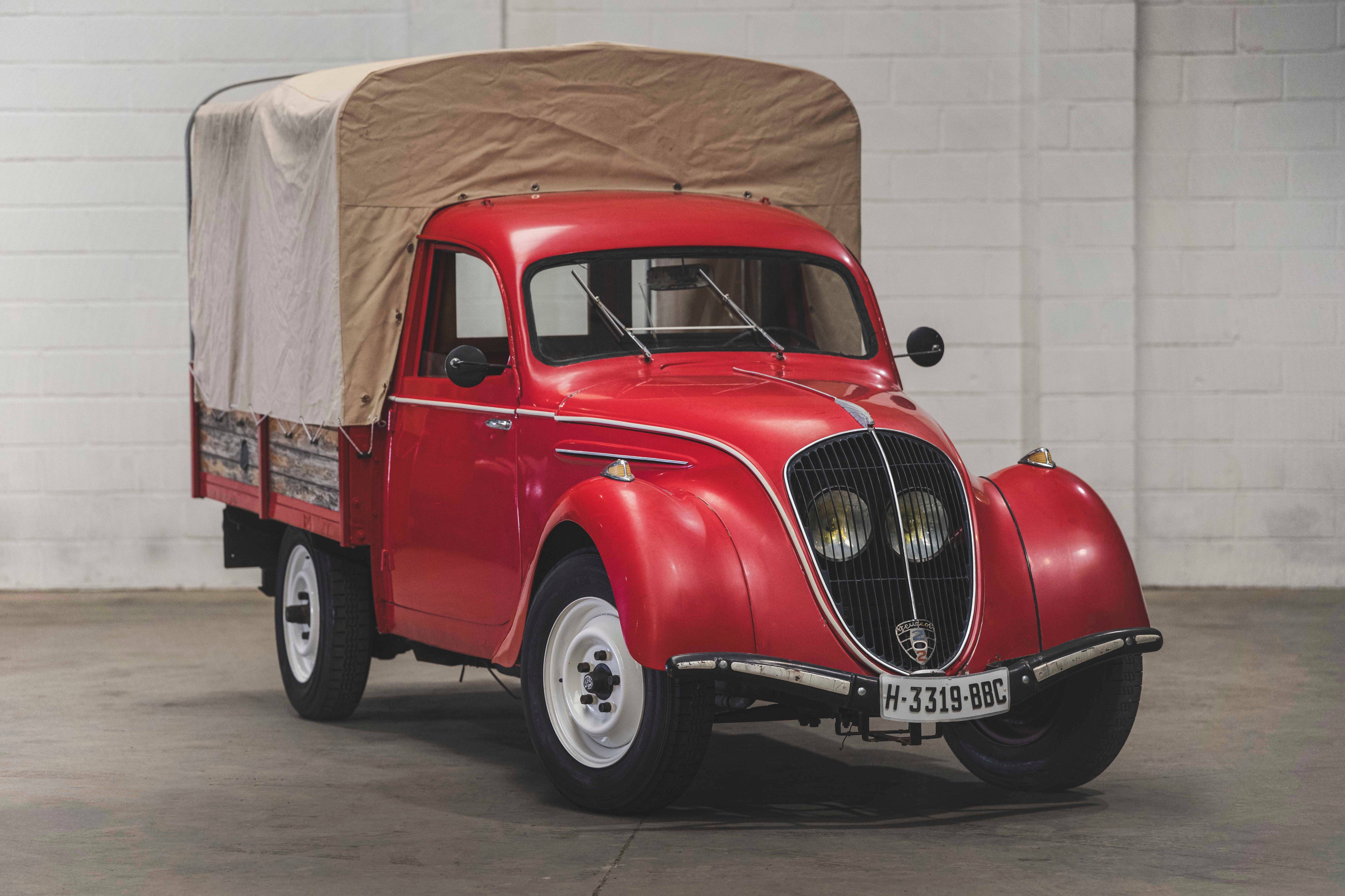 Bonhams Cars : A fine scratchbuilt 1:8 scale model of the 1955 Le