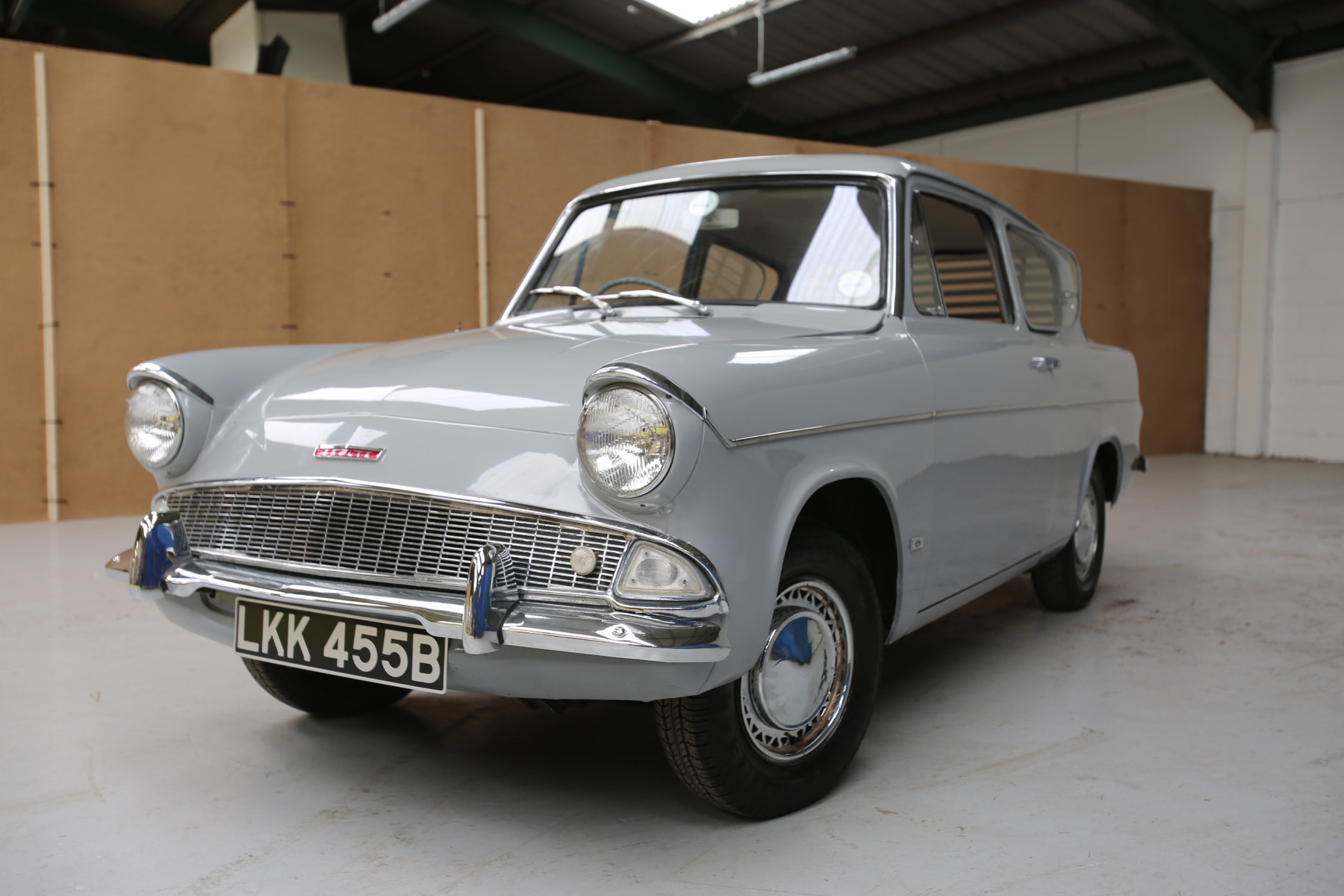 Ford Anglia 105E Centre Sill-NOUVEAU-gauche ou droite DISPONIBLES Ford Anglia 105E Centre Sill-NOUVEAU-gauche ou droite DISPONIBLES